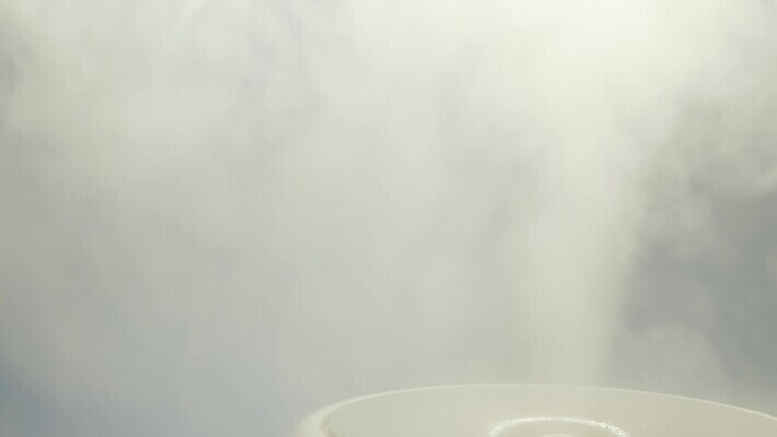 백그라운드 건강 사람없음 물 습기 젖음 촉촉함 안개 흰색 물방울 고리 호흡기관 연기 호흡 수증기 수분 분무기 수분크림 천식 카피스페이스 비어있는 4K MP4 해외동영상 클립영상 자연요소 컬러 날씨 화장품 공백 장기_의학 질병 동영상 파일형식