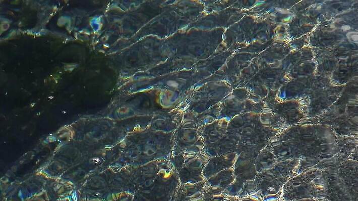 물결 파도 바다 백그라운드 패턴 자연 표면 사람없음 물 여름 파란색 빛 햇빛 반사 환경 바닷속 수중 수영 젖음 투명 액체 당구 생태계 생물학 생태학 소금물 터키석 4K MP4 해외동영상 클립영상 자연요소 계절 교육 컬러 무늬 태양 구기 수상스포츠 보석 동영상 파일형식