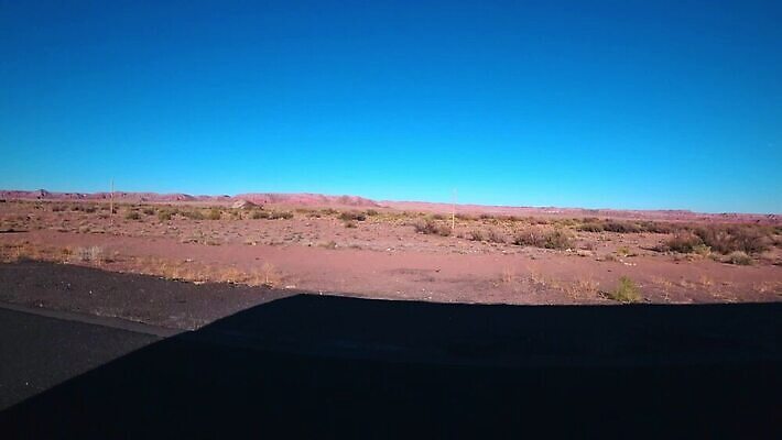 공원 도로 모래 여행 교통시설 모션 자동차 자연 하늘 산 선인장 건조 따뜻함 안테나 파노라마 사람없음 야외 일출 골짜기 계곡 미국 일몰 사막 고속도로 사암 애리조나 드론 봉황 서쪽 울퉁불퉁 조감도 MOV 해외동영상 클립영상 식물 공공시설 길 육상교통 교통 북아메리카 통신 촬영기법 노을 돌_바위 방향 시설 생태계 동영상 파일형식