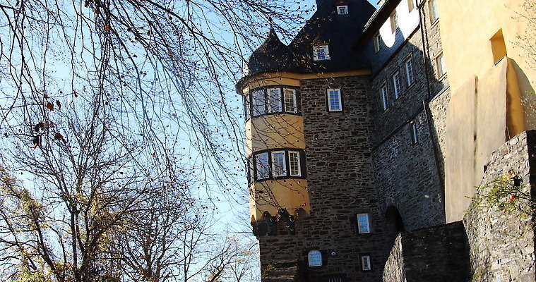 구름 벽 하늘 유물 벽돌 사람없음 건물 초록색 파란색 갈색 탑 바위 성 역사 대문 4K MOV 해외동영상 클립영상 자연요소 전통 건축물 컬러 문 돌_바위 동영상 파일형식