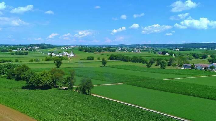 산업 교통시설 안테나 사람없음 세로 빛 금속 검은색 힘 기계 기찻길 운전 기차 골동품 화물 시골 운전사 연기 수증기 철 묘사 박물관 상업 무거움 엔진 드론 서쪽 선로 철강 4K MOV 해외동영상 클립영상 직업 육상교통 컬러 교통 통신 모션 재질 대중교통 운송업 무게 방향 시설 동영상 파일형식