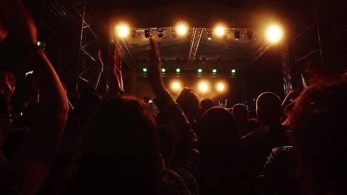 라이프스타일 손 행복 실루엣 무기 음악 놀이 새로움 바닥 사람 이벤트 사람없음 빛 컬러풀 노란색 파티 축제 콘서트 기쁨 무대 춤 악단 그룹 군중 야간 큼 연도 그네 클럽 디스코 오르기 크리스마스이브 생존 많음 유흥 4K MP4 해외동영상 클립영상 자연요소 감정 컬러 컨셉 크리스마스 모션 문화예술 촬영기법 생활 신체부위 공연 크기 동영상 파일형식