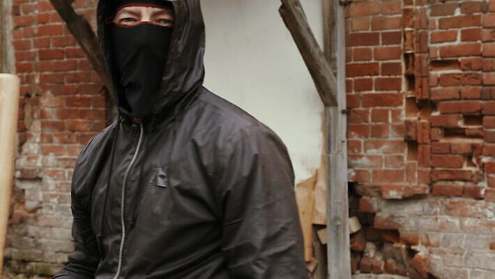 응시 남자 감정 무기 거리 가면 한명 사람 야외 건물 운동 검은색 힘 덮개 분노 도시 폭력 범죄 닫기 위험 공격 연습 싸움 박쥐 깡패 나쁜 공격적 4K MOV 해외동영상 클립영상 1 건축물 시선 컬러 컨셉 포유류 모션 건강 뚜껑 사회이슈 동영상 파일형식