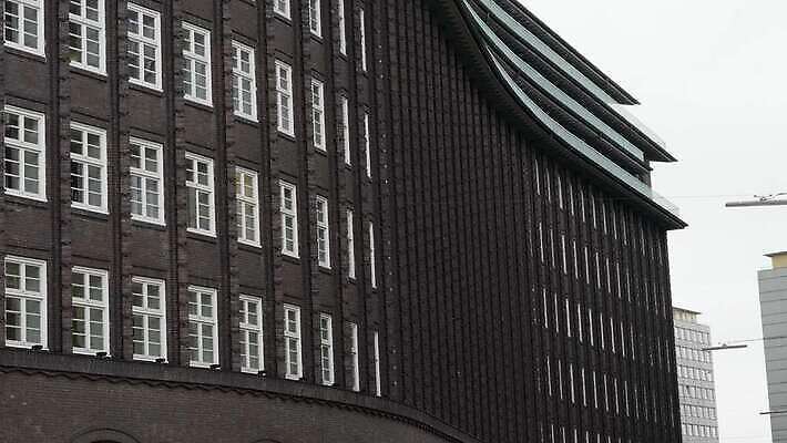 외관 유럽 여행 겨울 건축양식 창문 유리 하늘 벽돌 전등 주택 독일 사람없음 야외 건물 도시풍경 사무실 햇빛 가을 도시 역사 재산 저녁 각도 장면 타운 동영상 칠레 대칭 랜드마크 옛날 함부르크 4K MOV 해외동영상 클립영상 건축물 계절 건축 나라 비즈니스 재질 조명 풍경 금융 태양 남아메리카 야간 파일형식