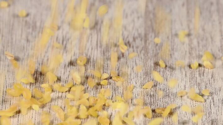 음식 백그라운드 재료 모션 탁자 표면 건조 건강 요리 사람없음 목재 주방 붓기 닫기 낟알 자르기 시리얼 밀 먹기 롤 쏟아짐 느림 흙더미 내추럴 그런지 튕기기 많음 MOV 해외동영상 클립영상 나무 가구 컨셉 곡류 흙 동영상 파일형식 더미