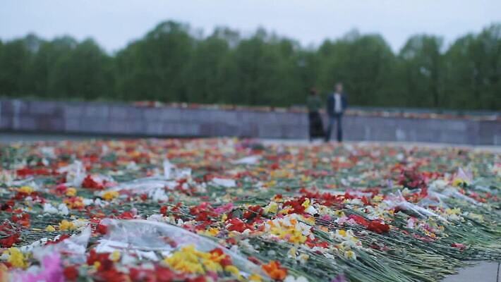 꽃 유럽 무늬 휴가 독일 사람 사람없음 축제 모임 자유 축하 큼 계약 문서 전쟁 결재 베를린 기념물 애국심 천연기념물 공산주의 독립 라트비아 소련 소비에트 전국 추모 필승 MOV 해외동영상 클립영상 식물 나라 컨셉 비즈니스 북유럽 우승 크기 동영상 파일형식
