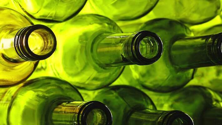 모양 산업 음료 백그라운드 패턴 유리 추상 미술 사람없음 옆모습 초록색 빛 갈색 쌓기 와인 여러개 재활용 알코올 입 투명 그룹 미끄럼틀 수집 준비 질감 각도 목 줄서기 지하실 많음 비어있는 4K MP4 해외동영상 클립영상 뷰포인트 컬러 다수 컨셉 무늬 모션 재질 문화예술 주류 신체부위 놀이기구 친환경 동영상 파일형식