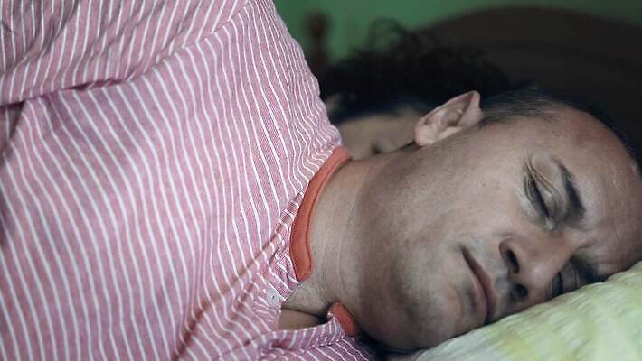 라이프스타일 손 커플 여자 행복 컬러 결혼 가족 관계 베개 아침 남편 휴식 주택 함께함 사랑 미소 사람 성인 평화 침실 낭만 터치 수확 흰색 침대 아내 잠 거짓말 4K MP4 해외동영상 클립영상 주간 감정 가구 컨셉 농업 침구 표정 이벤트 건물 생활 신체부위 동영상 파일형식