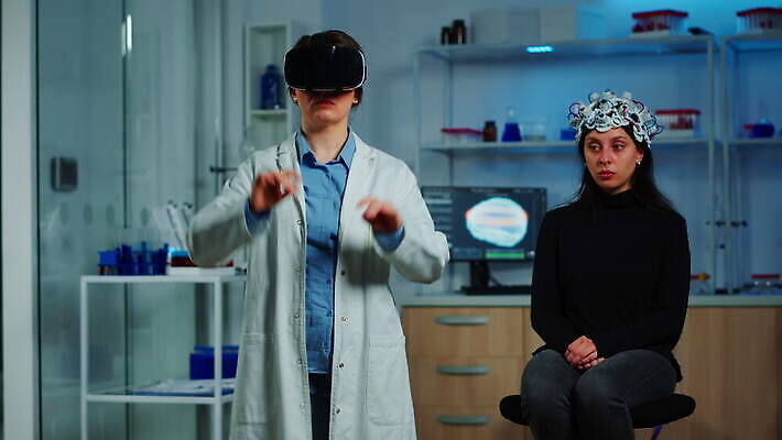 과학 건강 병원 실험 손짓 스터디 알약 약 머리 디지털 스크린 헤드폰 환자 의사 정보 마음 실험실 질병 연구원 과학자 분석 뇌 시설 하이테크 보여주기 조절 개발 서류판 스캐너 가상현실 4K MOV 해외동영상 클립영상 직업 음향기기 컨셉 의학 모션 기술 신체부위 학습 사무용품 의료진 동영상 학자 파일형식