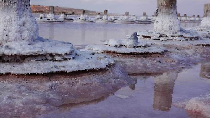 호수 바다 백그라운드 자연 사람없음 야외 물 흰색 약초 크리스탈 휴양지 진흙 결정체 지구온난화 내추럴 우크라이나 짠맛 오데사 4K MP4 해외동영상 클립영상 자연요소 유럽 컬러 장소 풀_식물 맛 광석 생태계 동영상 기후변화 파일형식