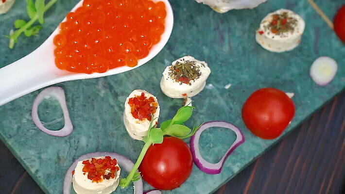 음식 컬러 오렌지 자연 건강 어류 요리 사람없음 빨간색 초록색 파티 식당 식사 저녁식사 신선 황금 고급 우아함 맛 아침식사 상품 해산물 메뉴 연어 내추럴 절임 정물화 캐비아 프리미엄 맛있는 MOV 해외동영상 클립영상 컨셉 과일 식재료 이벤트 상점 수중동물 그림 생태계 동영상 파일형식