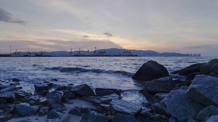 바다 비즈니스 교통시설 사람없음 물 빛 쌓기 항구 화물 상품 야간 컨테이너 척추 무역 대륙 방파제 함선 상업 말레이시아 로딩 수입 터미널 4K 타임랩스 페낭 MP4 해외동영상 클립영상 자연요소 공공시설 산업 아시아 교통 배_교통 모션 뼈 촬영기법 운송업 시설 동영상 파일형식