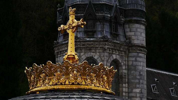 유럽 기독교 종교 십자가 건축양식 왕관 사람없음 성당 교회 프랑스 역사 동굴 신성 묵주 프랑스어 랜드마크 로마인 바실리카 보호구역 사당 순례 4K MP4 해외동영상 클립영상 문자 건축 나라 종교용품 종교건축 인종 건물 동영상 구역 파일형식