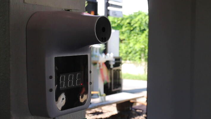 태국 새로움 서기 사람없음 일상 세로 숫자 약 건강관리 장비 기구 뜨거움 열 바이러스 보호 질병 온도계 체온계 측정 예방 위치 작업도구 온도 돌봄 섭씨 센서 적외선 코로나바이러스 MOV 해외동영상 클립영상 문자 아시아 컨셉 의학 모션 건강 관리 라이프 도구 동영상 파일형식