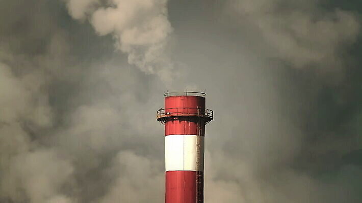 구름 산업 공장 자연 굴뚝 사람없음 건물 갈색 쌓기 환경 탑 글로벌비즈니스 에너지 안개 성장 물방울 오염 연기 제조 수증기 큼 매연 지구온난화 석탄 스모그 MOV 해외동영상 클립영상 자연요소 건축물 컬러 비즈니스 공업 모션 날씨 글로벌 환경오염 크기 생태계 동영상 기후변화 파일형식