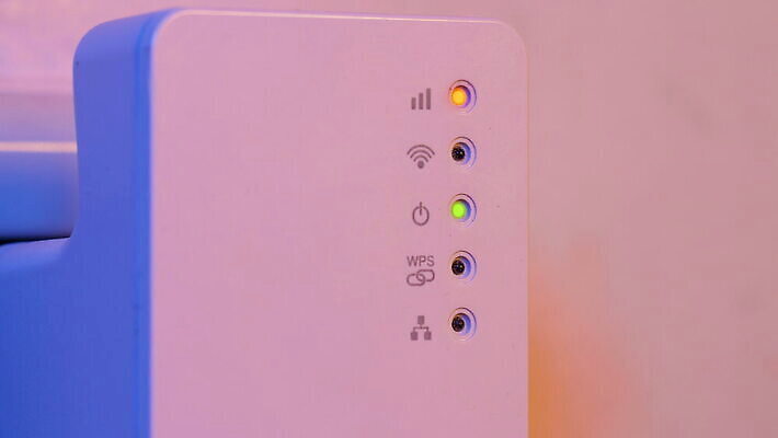 인터넷 통신 사람없음 초록색 빛 컴퓨터 디지털 자료 장비 네트워크 고리 닫기 콘센트 전기에너지 지시 연결 접속 무선전화기 속도 신호 와이파이 온라인 랜 모뎀 서버 네트워킹 주도 4K 깜빡이다 MOV 해외동영상 클립영상 컬러 모션 전자제품 에너지 예절 전화기 무선인터넷 동영상 파일형식