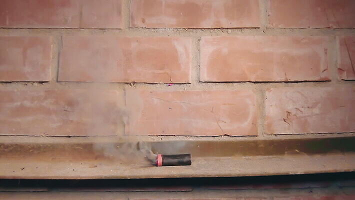 크리스마스 오렌지 불 불꽃 벽돌 새해 폭죽 불꽃놀이 사람없음 빛 크래커 힘 소리 뜨거움 균열 연기 폭발 12월 폭발물 폭탄 가루 시끄러움 라이터 파열 다이너마이트 심지 점화 화상 MOV 해외동영상 슬로모션 클립영상 자연요소 기념일 무기 과일 모션 놀이 촬영기법 쿠키 날짜 상처 동영상 파일형식