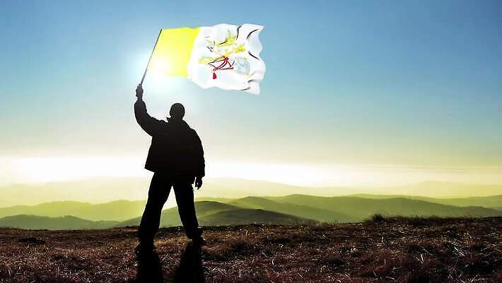 실루엣 종교 파도 백그라운드 컨셉 산 한명 서기 사람 야외 파란색 힘 수확 깃발 잡기 고리 정상 심볼 언덕 긍정 애국심 발견 교황 독립 승자 필승 자극 4K MP4 해외동영상 사도궁 클립영상 1 바다 컬러 농업 모션 촬영기법 궁전 우승 동영상 바티칸 파일형식