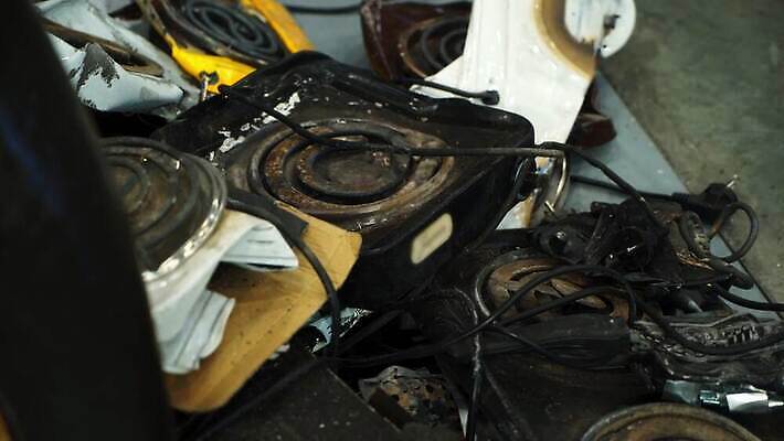 음식 가정 요리 사람없음 쌓기 환경 금속 주방 기계 재활용 장비 수확 레인지 뜨거움 오염 오븐 그릴 냄비 쓰레기 폐기물 난로 버리기 버너 부식 복고 먼지 낭비 나쁜 고물상 구김 깨짐 생태학 옛날 중고 혼란 4K MOV 해외동영상 클립영상 교육 컨셉 농업 모션 재질 주방용품 가전제품 솥 난방기 친환경 동영상 파일형식