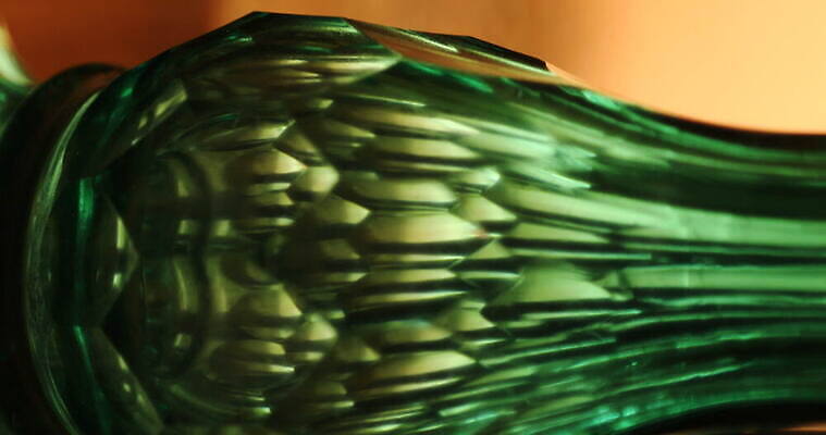 디자인 컬러 백그라운드 패턴 유리 추상 조명 미술 사람없음 장식 물 빛 뷰티 반사 노란색 디지털 젖음 추위 물방울 소프트포커스 브레이크 크리스탈 빗방울 질감 다이아몬드 유리그릇 블러 블러효과 새기다 인공 비어있는 4K MOV 해외동영상 클립영상 자연요소 그릇 무늬 재질 문화예술 촬영기법 비_날씨 광석 보석 동영상 파일형식 효과