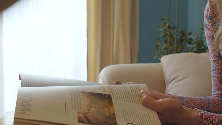 백인 커플 여자 남자 감정 가족 관계 남편 주택 사람 성인 분노 아내 폭력 좌절 잡지 무서움 충돌 불안 싸움 문제 나쁜 공격적 부정적 소셜 어려움 위기 제어 트러블 남용 4K MP4 해외동영상 클립영상 서양인 컨셉 모션 건물 간행물 사회이슈 동영상 파일형식