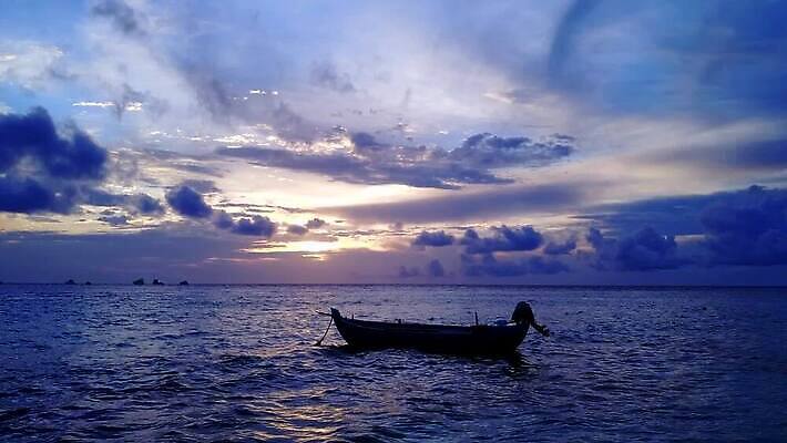 바다 백그라운드 휴가 해변 사람없음 일출 흰색 휴양지 나무배 MP4 해외동영상 클립영상 컬러 배_교통 노을 장소 동영상 파일형식