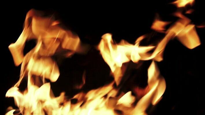 백그라운드 오렌지 모션 자연 벽지 불꽃 따뜻함 사람없음 빨간색 빛 노란색 검은색 힘 에너지 긴급 손전등 뜨거움 고리 더위 야간 위험 모닥불 사건 묘사 벽난로 질감 매움 화재 연료 파열 연소 엘리먼트 점화 지옥 진짜 화상 4K HD MP4 해외동영상 클립영상 자연요소 컬러 컨셉 과일 불 날씨 조명 맛 상처 생태계 동영상 파일형식