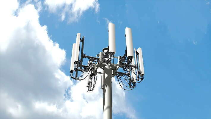 파도 인터넷 통신 하늘 안테나 사람없음 스마트폰 탑 자료 연결 수화기 신호 철탑 송신기 4G 4K MOV 해외동영상 클립영상 건축물 바다 IT 핸드폰 스마트기기 전화기 동영상 파일형식