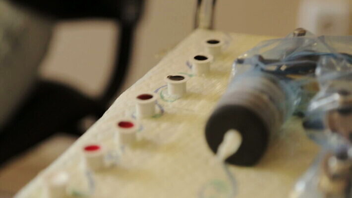 직업 손 디자인 문화 신체 잉크 실내 미술 사람없음 유행 기계 고통 장비 공구 바늘 문신 펑크 살균 MOV 해외동영상 클립영상 감정 문화예술 내부 신체부위 도구 동영상 파일형식