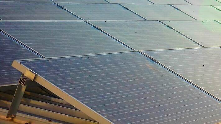 식물 자연 하늘 지붕 세포 따뜻함 사람없음 초록색 경제 파란색 글로벌 햇빛 태양 환경 맑음 힘 일몰 재활용 발전기 에너지 판넬 하이테크 태양에너지 패널 생태학 수집가 공급 획기적 4K MP4 해외동영상 클립영상 자연요소 직업 교육 컬러 날씨 기술 노을 발전소 그린에너지 친환경 생태계 동영상 파일형식