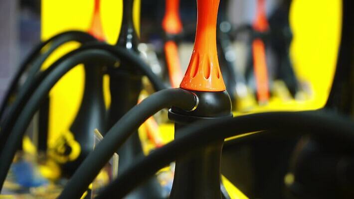 구름 라이프스타일 전구 휴식 흡연 담배 실내 사람 이벤트 사람없음 파티 카페 안개 바 사발 연기 수증기 전시회 클럽 파이프 아로마 숯 중독 니코틴 석탄 아랍어 타격 흡연자 스타일 4K MOV 해외동영상 클립영상 자연요소 컨셉 모션 날씨 내부 생활 상점 전시 사기그릇 동영상 파일형식