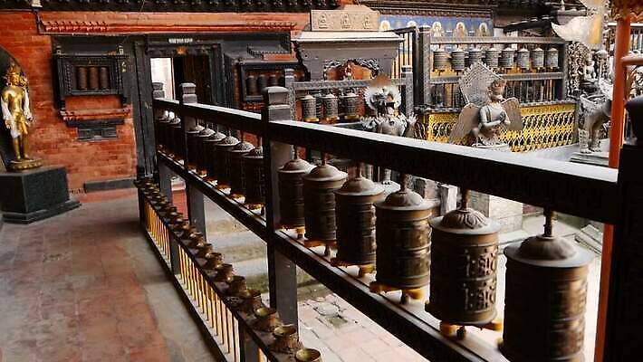 전통 아시아 종교 불교 건축양식 미술 동양인 사람없음 장식 금속 사찰 수비 영혼 역사 재산 황금 신성 네팔 청동 수도원 놋쇠 랜드마크 옛날 제단 카트만두 특별함 힌두교 MOV 해외동영상 클립영상 건축 나라 컨셉 종교건축 모션 재질 문화예술 인종 금융 동영상 파일형식