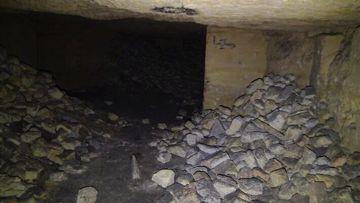 벽 여행 백그라운드 컨셉 건축양식 사람없음 내부 빛 어둠 복도 동굴 버리기 장면 지하 옛날 우크라이나 지하실 오데사 4K MP4 해외동영상 클립영상 건축 유럽 모션 동영상 파일형식