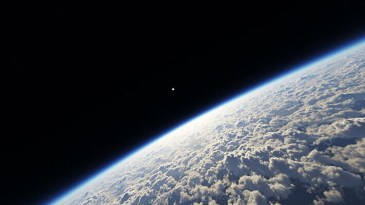 별 지구 백그라운드 하늘 비행기 사람없음 파란색 빛 햇빛 태양 우주 일출 어둠 행성 인공위성 광선 달 분위기 야간 저녁 고도 순수 천문학 궤도 천국 빛망울 넘어짐 수평선 탄소 MOV 해외동영상 클립영상 자연요소 교육 컬러 컨셉 통신 항공교통 모션 대중교통 노을 동영상 파일형식