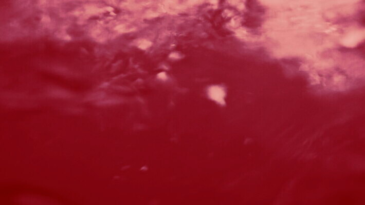 물결 파도 백그라운드 이동 모션 추상 잉크 사람없음 빨간색 물 수중 페인트 활발 거품 펼침 젖음 흐름 소용돌이 뜨거움 투명 액체 혈액 붓기 떨어짐 더위 신비 아래 순수 흔들림 질감 회전 화산 번짐 마법 빛망울 강렬 깊이 4K 유체 MOV 해외동영상 클립영상 자연요소 바다 컬러 컨셉 무늬 날씨 산 빛 회오리 방향 위치 동영상 파일형식 효과