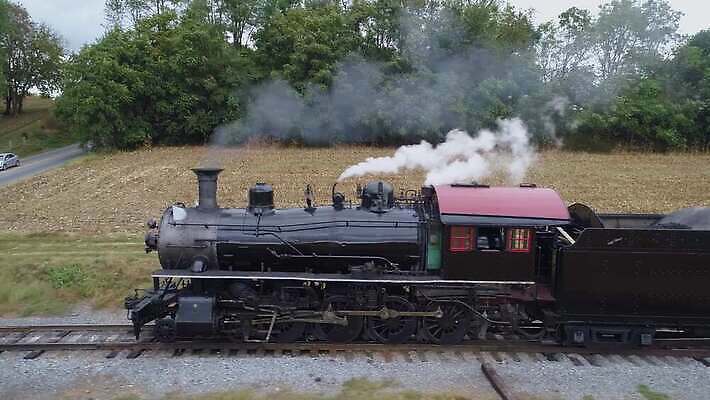 디자인 산업 도로 여행 교통시설 안테나 사람없음 검은색 기계 기찻길 기차 골동품 화물 연기 역 수증기 컨테이너 심볼 속도 복고 탱크 트랙 마차 승객 엔진 고립 드론 방법 석탄 선로 옛날 4K MOV 해외동영상 클립영상 길 육상교통 교통수단 컬러 교통 통신 대중교통 운송업 시설 동영상 파일형식