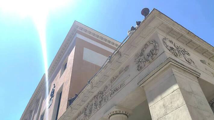 외관 기독교 종교 벽 시계 여행 건축양식 하늘 벽돌 미술 사람없음 건물 조각상 성당 교회 페인트 이탈리아 천주교 기둥 도시 중세 역사 성자 묘사 만족 대성당 타운 첨탑 천연기념물 고딕 랜드마크 르네상스 바실리카 신앙심 옛날 스타일 4K MP4 해외동영상 클립영상 건축물 건축 감정 유럽 종교건축 문화예술 조형물 탑 동영상 파일형식