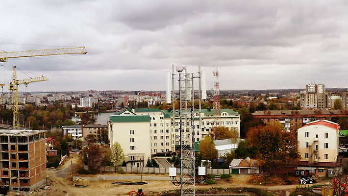 산업 백그라운드 통신 지붕 미래 안테나 사람없음 건물 스마트폰 글로벌 탑 디지털 고층빌딩 힘 장비 인공위성 과학기술 도시 악단 네트워크 역 무선전화기 수화기 서비스 라디오 신호 와이파이 전자 방송 전염 시스템 세대 방사선 송신기 셀룰러 4K MOV 해외동영상 클립영상 건축물 음악 컨셉 교통시설 기술 빌딩 전자제품 핸드폰 스마트기기 질병 전화기 무선인터넷 감염 동영상 파일형식