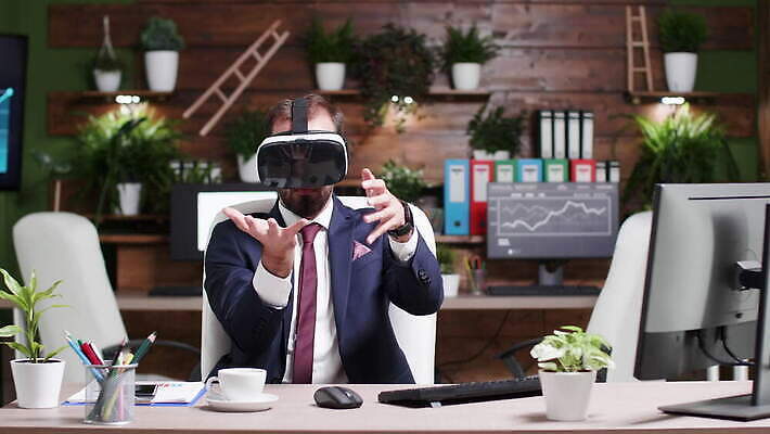 직업 손 디자인 응시 남자 안경 컨셉 인터넷 비즈니스 사업가 미래 노동자 고글 수염 기술 사람 성인 사람없음 컴퓨터 사무실 3D 디지털 헤드폰 장비 작업 비즈니스맨 사이버 경영자 동영상 혁명 웨어러블 가상 가상현실 현실 4K MOV 해외동영상 클립영상 시선 잡화 음향기기 신체부위 전자제품 직장인 디지털합성 리더 파일형식