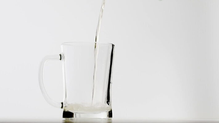 음료 백그라운드 오렌지 모션 유리 맥주 주류 사람없음 컵 노란색 거품 젖음 머그컵 추위 흰색 물방울 알코올 신선 액체 황금 붓기 떨어짐 큼 가득함 오브젝트 상쾌 서리 느림 양조 스플래쉬 비어있는 유체 MOV 해외동영상 클립영상 식기 감정 컬러 컨셉 과일 재질 크기 동영상 파일형식