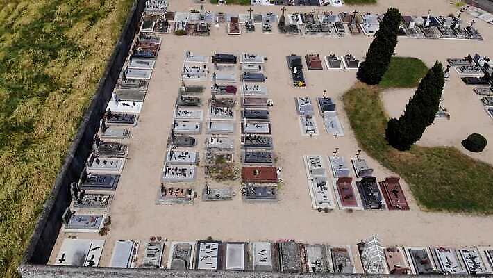 유럽 종교 문화 조각 여행 백그라운드 자연 사람 사람없음 야외 무덤 역사 질병 수집 묘사 기념물 천연기념물 항공촬영 옛날 잘츠부르크 전염병 코로나바이러스 4K MP4 해외동영상 클립영상 나라 뷰포인트 의학 오스트리아 바이러스 생태계 동영상 파일형식