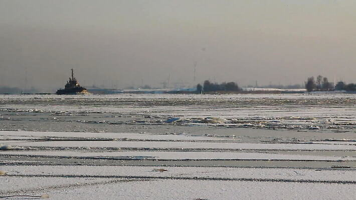 버스 사람없음 얼음 북극 라트비아 발트해 MOV 해외동영상 클립영상 자연요소 육상교통 바다 대중교통 북유럽 극지방 동영상 파일형식
