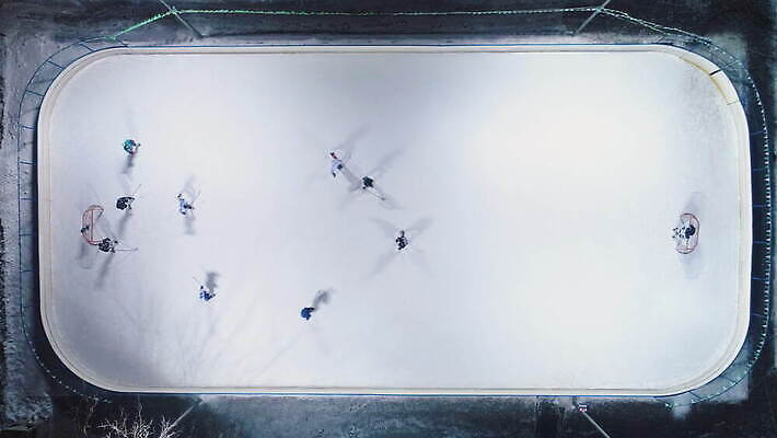 스포츠 겨울 안테나 건강 사람 경기 사람없음 야외 세로 얼음 경쟁 추위 게임 저녁 하키 빛망울 항공촬영 조감도 퍽 플레이어 4K 설정숏 MOV 해외동영상 클립영상 자연요소 계절 뷰포인트 컨셉 통신 놀이 촬영기법 빛 구기 야간 동영상 하키용품 파일형식