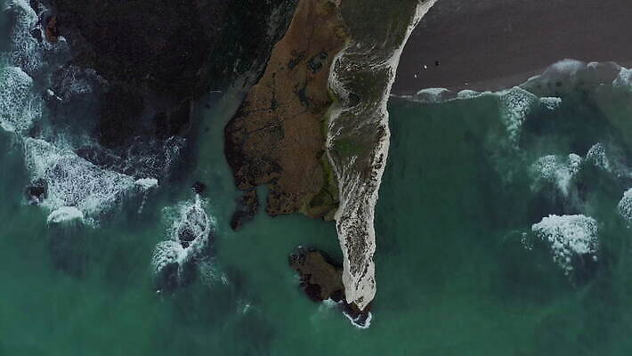 유럽 파도 바다 자연 안테나 파노라마 사람없음 초록색 물 파란색 하이앵글 절벽 프랑스 만 아치 프랑스어 노르망디 드론 랜드마크 4K MOV 해외동영상 클립영상 자연요소 문자 나라 뷰포인트 컬러 통신 촬영기법 생태계 동영상 파일형식