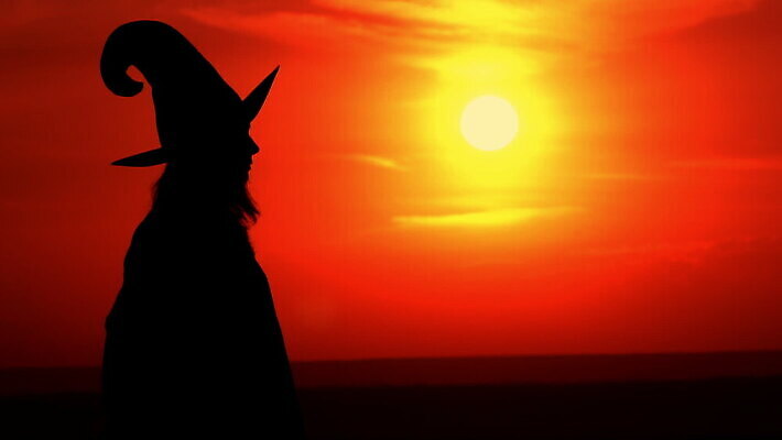 모자 라이프스타일 손 드레스 계절 여자 실루엣 컨셉 오렌지 자연 하늘 동화 휴가 요정 따뜻함 한명 사람 야외 햇빛 태양 노란색 유행 일출 축제 어둠 할로윈 마법사 가을 잡기 사과 무서움 언덕 마녀 마법 느림 스카이라인 10월 나쁜 호러 MOV 해외동영상 클립영상 자연요소 1 잡화 옷 감정 컬러 과일 모션 촬영기법 생활 신체부위 노을 날짜 생태계 공포 동영상 파일형식