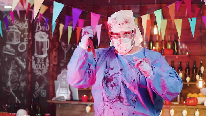 옷 안경 장갑 백그라운드 휴가 전등 조명 가면 성인 장식 파티 황혼 할로윈 의사 바 혈액 칼 야간 위험 무서움 자르기 날카로움 붕대 변장 외과 10월 살인범 호러 4K MOV 해외동영상 클립영상 자연요소 잡화 감정 컨셉 의학 모션 병원 사람 이벤트 일몰 의료진 날짜 공포 동영상 파일형식