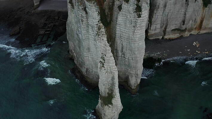 유럽 바다 자연 조류 안테나 파노라마 사람없음 초록색 물 파란색 하이앵글 절벽 프랑스 만 아치 노르망디 드론 랜드마크 4K MOV 해외동영상 클립영상 자연요소 동물 나라 뷰포인트 컬러 통신 촬영기법 생태계 동영상 파일형식