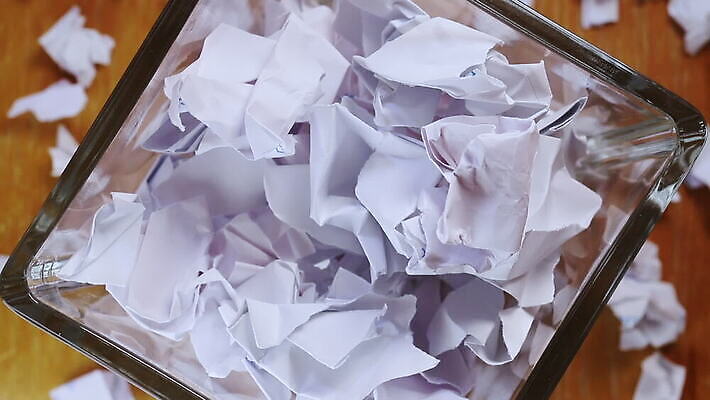 종이 백그라운드 컨셉 비즈니스 노동자 아이디어 실내 사람없음 사무실 바구니 재활용 쓰레기통 흰색 작업 주름 던지기 캔 쓰레기 폐기물 컨테이너 거절 청소 오브젝트 문제 낭비 고립 구김 중고 폐휴지 카피스페이스 MOV 해외동영상 클립영상 직업 산업 컬러 모션 내부 공백 화장지 친환경 동영상 파일형식