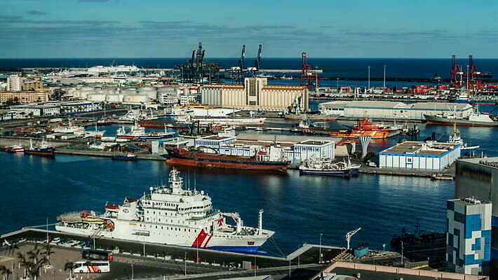 섬 교통시설 아프리카 사람없음 화물 보트 스페인 컨테이너 함선 4K 타임랩스 MOV 해외동영상 클립영상 유럽 나라 산업 교통 배_교통 촬영기법 운송업 시설 동영상 파일형식