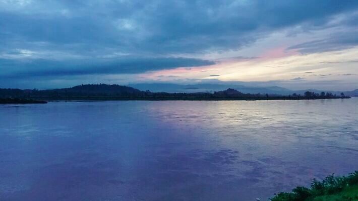 아시아 컬러 여행 밭 태국 자연 하늘 아침 산 동양인 사람없음 야외 초록색 물 파란색 강 반사 일출 환경 새벽 시골 보트 숲 라오스 타운 내추럴 메콩강 국경 4K MOV 해외동영상 클립영상 주간 자연요소 나라 농업 배_교통 인종 노을 도시 생태계 동영상 파일형식